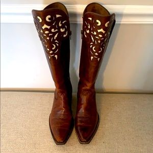 Beautiful Hacienda style Ariat boots!